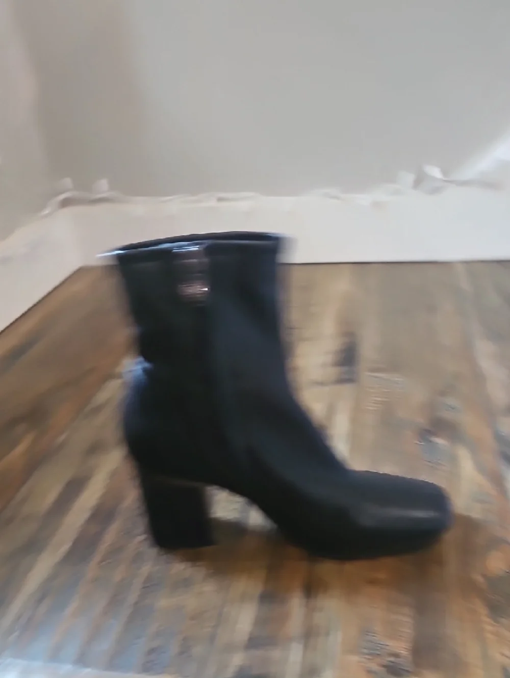 Dkny Black Leather Block Heel Ankle Booties‎